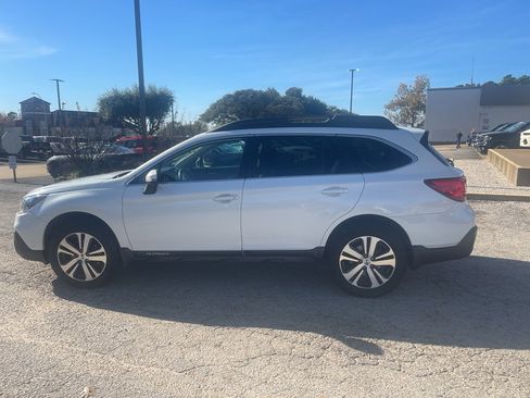 Used 2019 Subaru Outback 2.5i Limited image 8