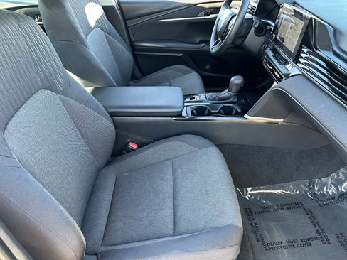 Used 2025 Toyota Camry LE image 10