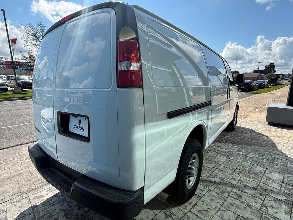 Used 2021 Chevrolet Express 2500 w/ Driver Convenience Package RWD image 4