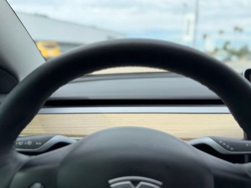 Used 2022 Tesla Model 3 Long Range AWD/4WD image 10