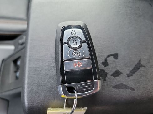 Used 2021 Ford Bronco Badlands image 24