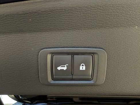 Used 2025 Mitsubishi Outlander SE FWD image 34