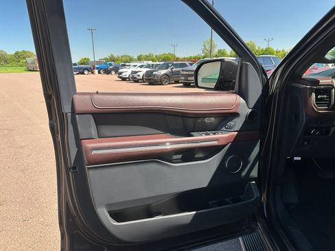 Used 2024 Ford Expedition Limited AWD/4WD image 11