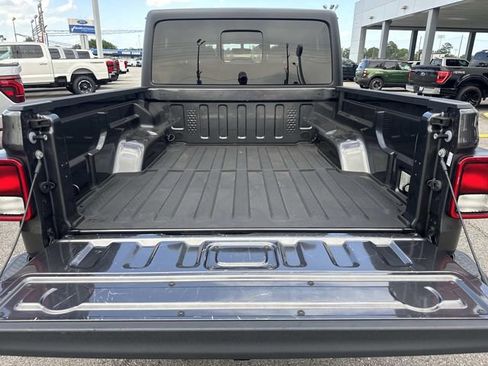 Used 2023 Jeep Gladiator Sport AWD/4WD image 13