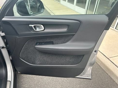 Certified 2025 Volvo XC40 B5 Plus AWD/4WD image 14