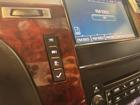 Used 2011 Cadillac Escalade EXT Premium AWD/4WD image 19