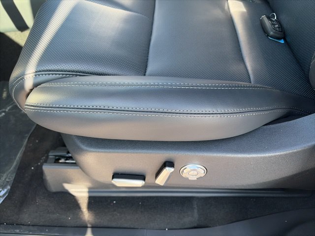 New 2025 Lincoln Navigator Reserve AWD/4WD image 18