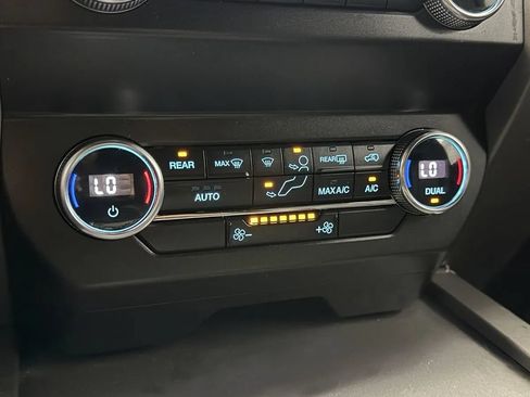 Used 2020 Ford Expedition XLT w/ Equipment Group 201A AWD/4WD image 17