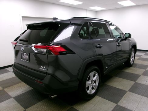Used 2021 Toyota RAV4 XLE w/ Convenience Package AWD/4WD image 14
