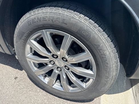Used 2021 Cadillac XT4 Premium Luxury AWD/4WD image 11