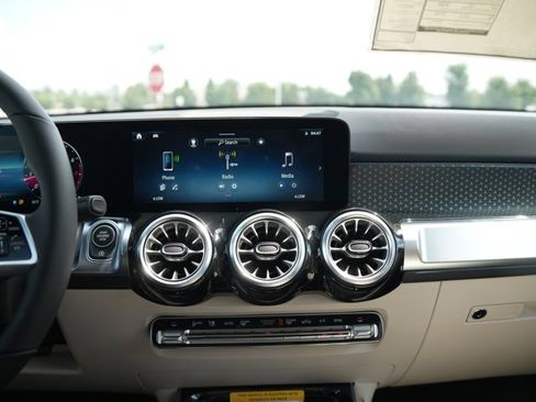 Certified 2026 Mercedes-Benz GLB 250 4MATIC image 25