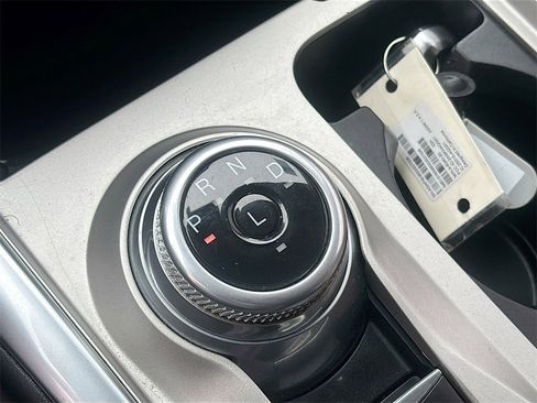 Used 2022 Ford Explorer Limited image 17