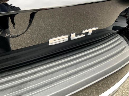 Used 2022 GMC Yukon SLT w/ SLT Luxury Package image 9