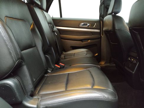 Used 2018 Ford Explorer XLT w/ Equipment Group 202A FWD image 19