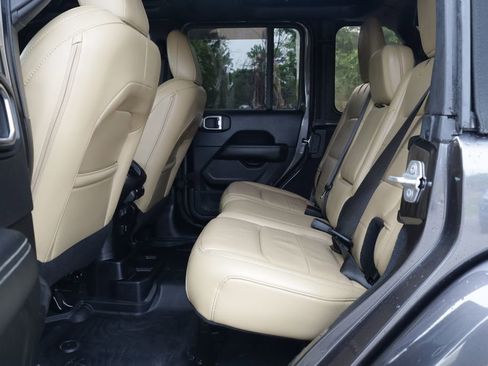 Used 2019 Jeep Wrangler Unlimited Sahara image 15