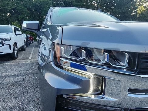 Used 2022 Chevrolet Silverado 1500 LT AWD/4WD image 9