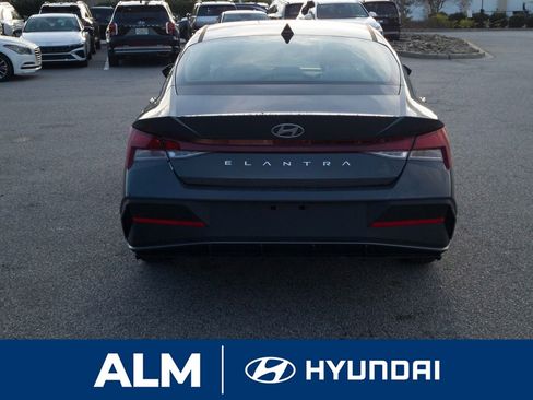 New 2026 Hyundai Elantra SE image 6