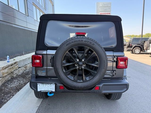 Used 2024 Jeep Wrangler Unlimited Sahara w/ Technology Group AWD/4WD image 4