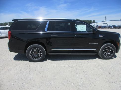 New 2026 GMC Yukon XL Elevation w/ Elevation Premium Package AWD/4WD image 3