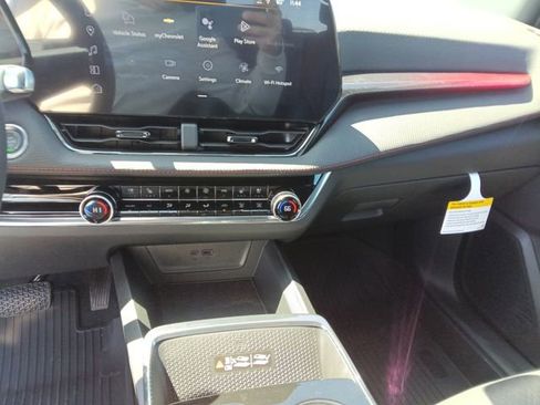 New 2026 Chevrolet Equinox RS w/ Convenience Package III AWD/4WD image 12