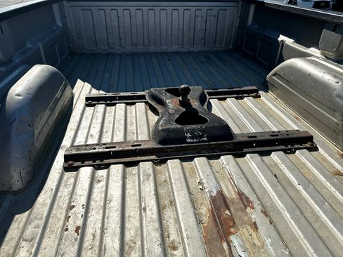 Used 2004 GMC Sierra 3500 SLE w/ Heavy-Duty Power Package image 26