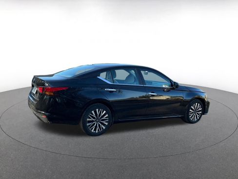 Used 2025 Nissan Altima 2.5 SV image 14