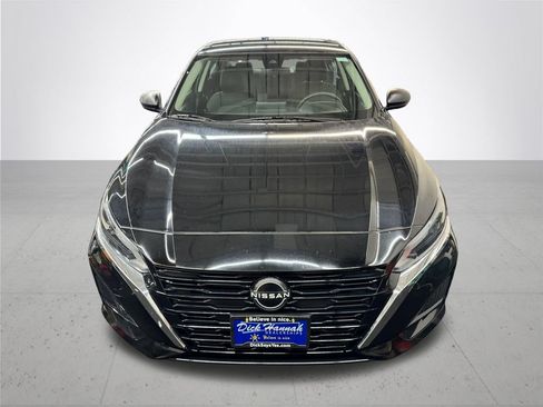 Used 2024 Nissan Altima 2.5 SV FWD image 11