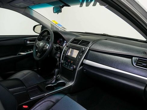 Used 2017 Toyota Camry SE FWD image 19