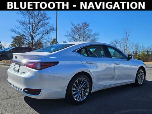 Used 2023 Lexus ES 300h Ultra Luxury w/ Accessory Package (Z2) image 7