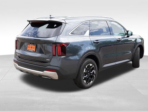 Certified 2024 Kia Sorento S w/ Panoramic Sunroof Package AWD/4WD image 5