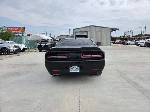 Used 2018 Dodge Challenger SXT Plus RWD image 6