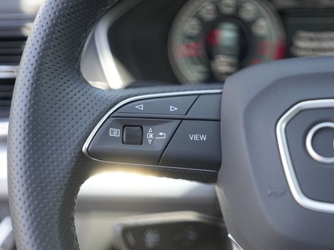 Certified 2025 Audi Q5 2.0T Premium Plus w/ Premium Plus Package image 13