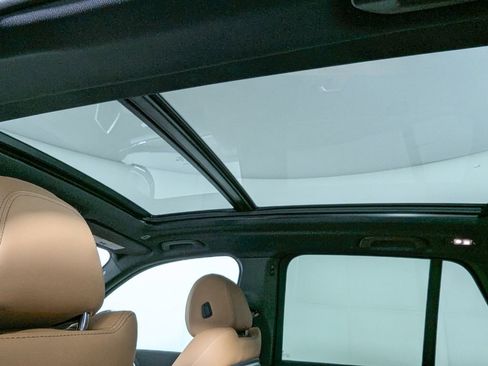 New 2026 BMW X5 xDrive50e image 9