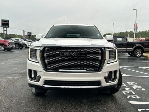 Used 2024 GMC Yukon Denali Ultimate AWD/4WD image 5