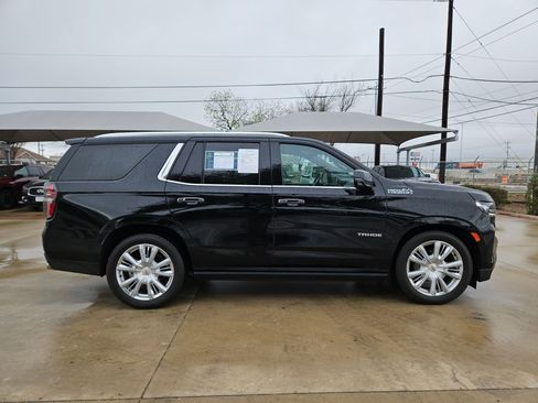 Certified 2022 Chevrolet Tahoe High Country AWD/4WD image 2
