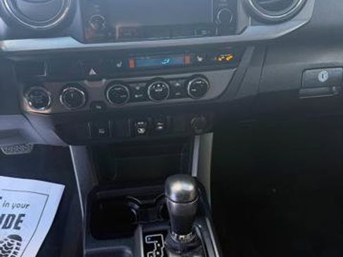 Used 2018 Toyota Tacoma 4x4 Double Cab image 11