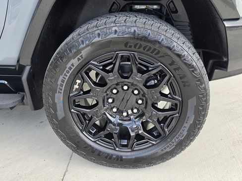 Used 2025 GMC Hummer EV 2X w/ LPO, Dark Essentials Package AWD/4WD image 44