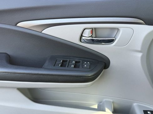 Used 2018 Honda Pilot LX image 17