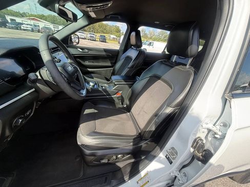 Used 2023 Jeep Grand Cherokee L Laredo AWD/4WD image 7
