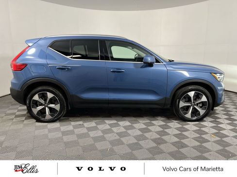 Used 2025 Volvo XC40 B5 Plus image 10