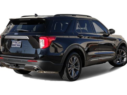 Used 2021 Ford Explorer XLT w/ Equipment Group 202A image 7