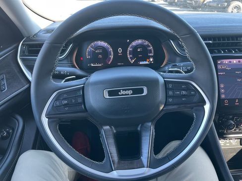Used 2023 Jeep Grand Cherokee L Limited w/ Black Appearance Package AWD/4WD image 62