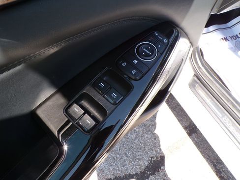 Used 2017 Kia Cadenza Limited FWD image 22