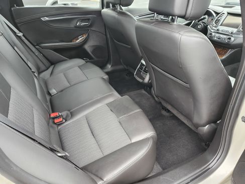 Used 2014 Chevrolet Impala LT w/ Convenience Package FWD image 20