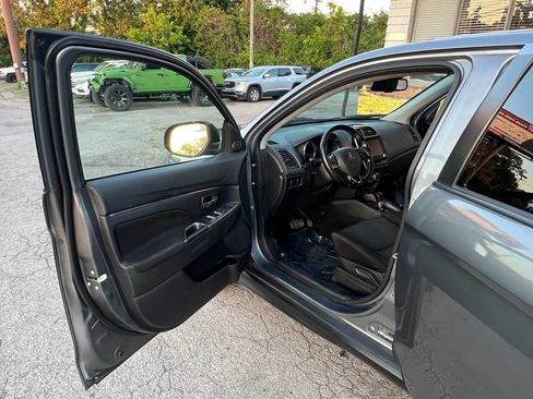 Used 2020 Mitsubishi Outlander Sport SE image 9