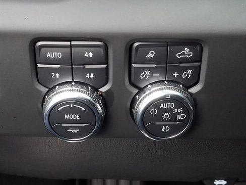 Used 2023 GMC Sierra 1500 Denali w/ Technology Package AWD/4WD image 22