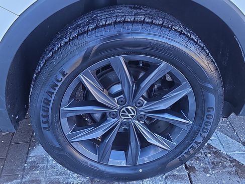 Certified 2022 Volkswagen Tiguan SE w/ Panoramic Sunroof Package image 29