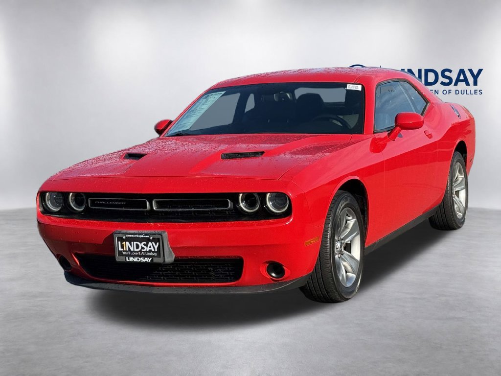 Used 2015 Dodge Challenger SXT RWD image 5