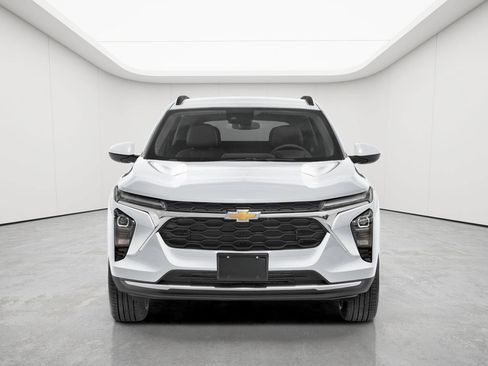Used 2025 Chevrolet Trax LT FWD image 53