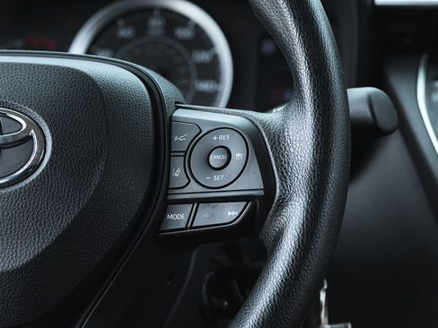 Used 2021 Toyota Corolla LE w/ Carpet Mat Package (TMS) image 29